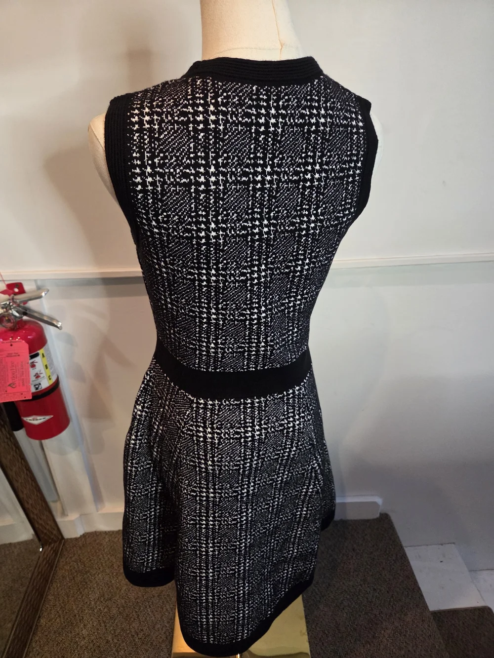 kate spade Black and White Sleeveless Fit-and-Flare Knit Dress xs